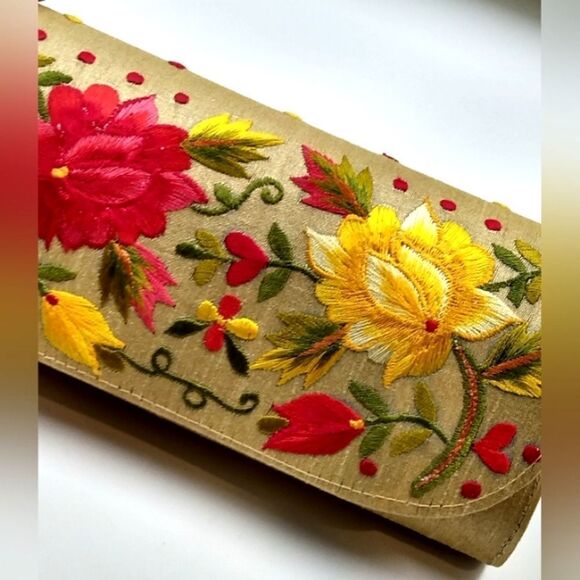 Free with Purchase Floral Embroidery Handbag Clutch Bag Purse - Picture 12 of 16